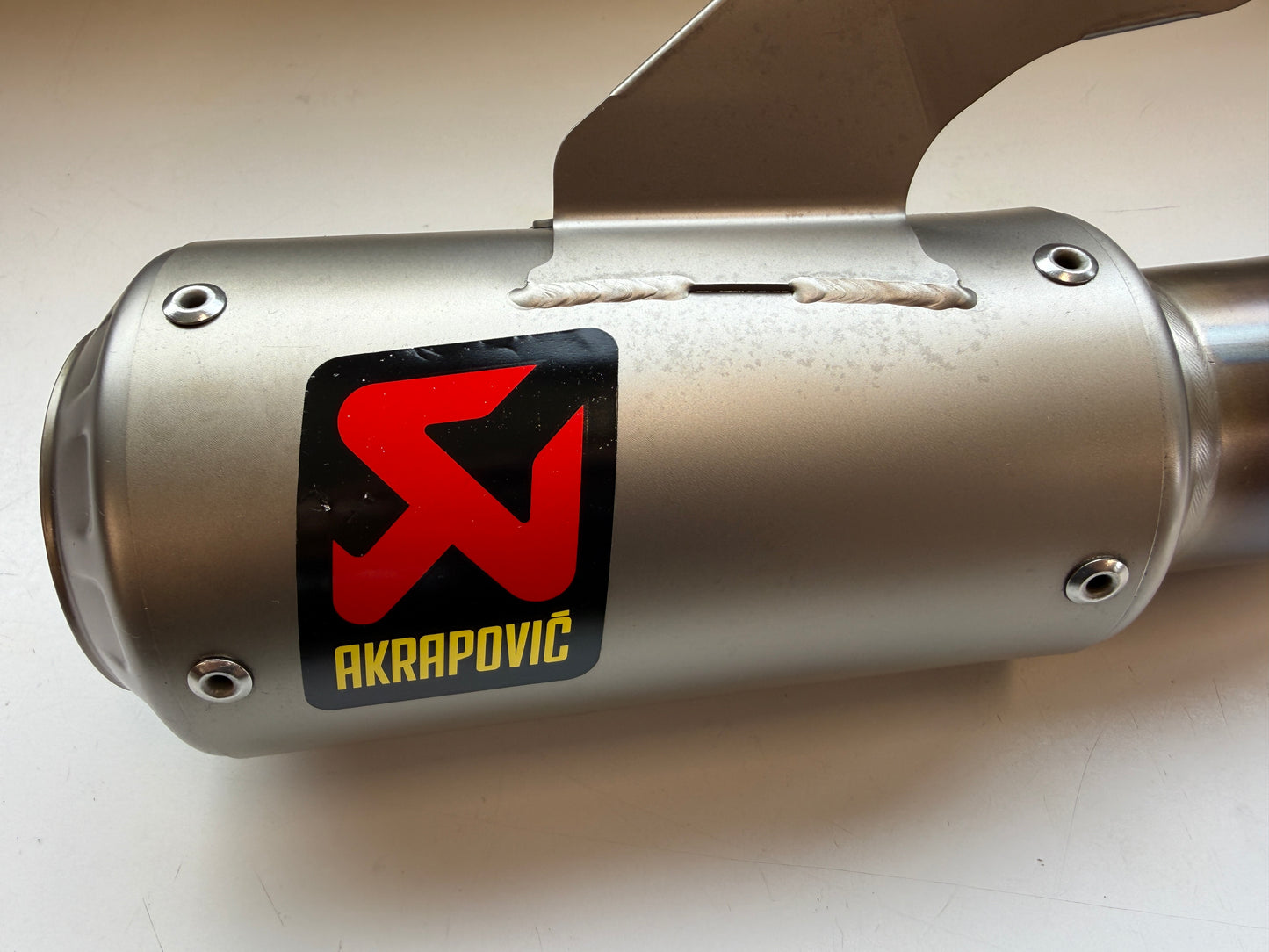 Gebruikte Akrapovic titanium uitlaatdemper evolution line