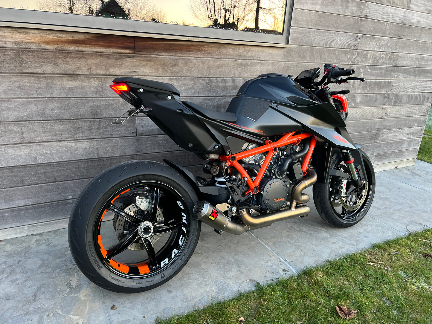 Akrapovic titanium uitlaatlijn