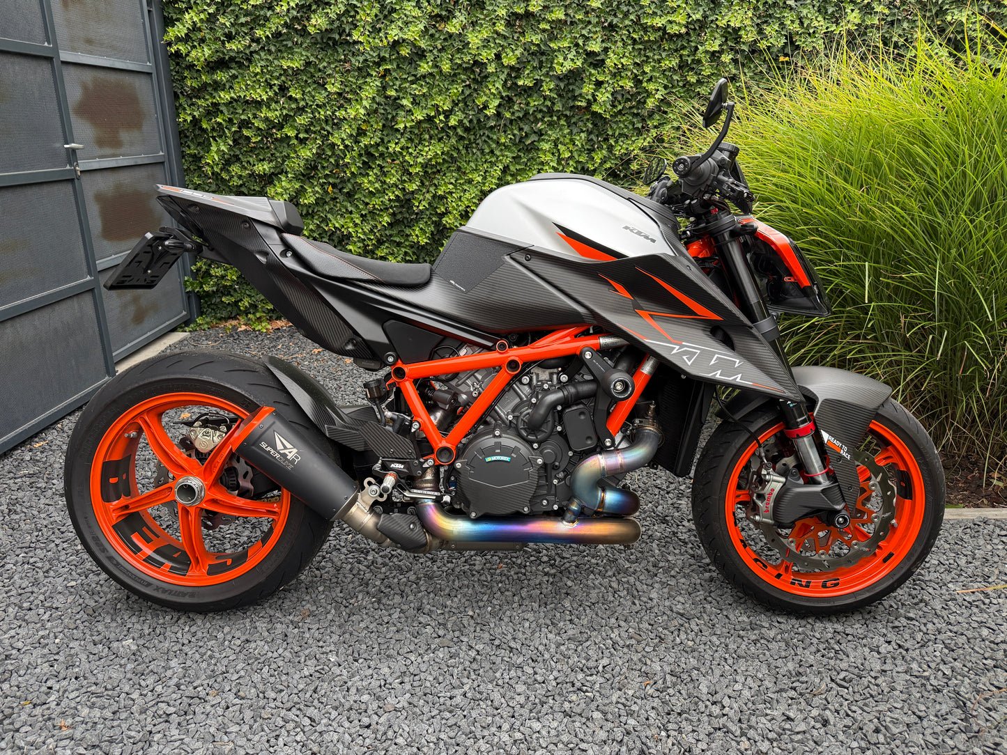 Monozit carbon