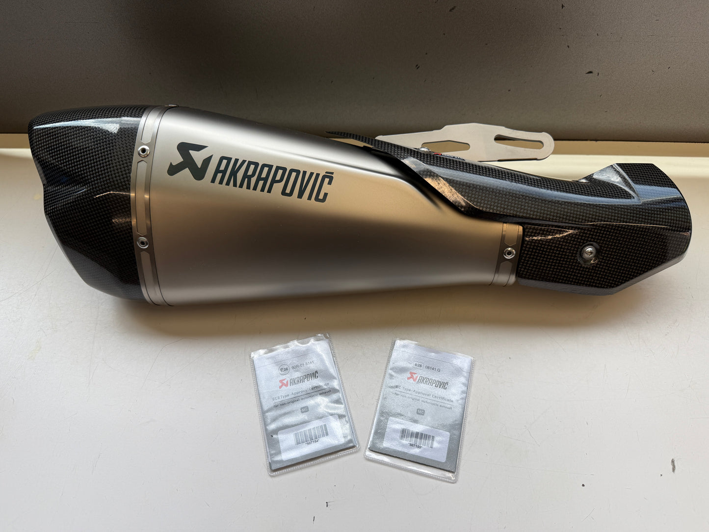 Gebruikte Akrapovic titanium uitlaatdemper