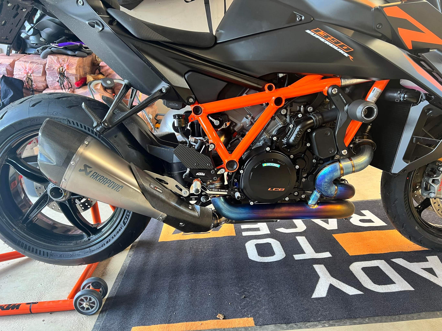 Gebruikte Akrapovic titanium uitlaatdemper