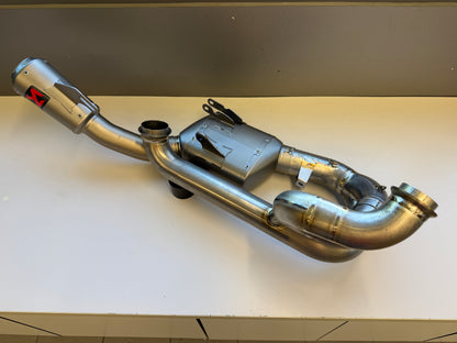 Akrapovic titanium uitlaatlijn