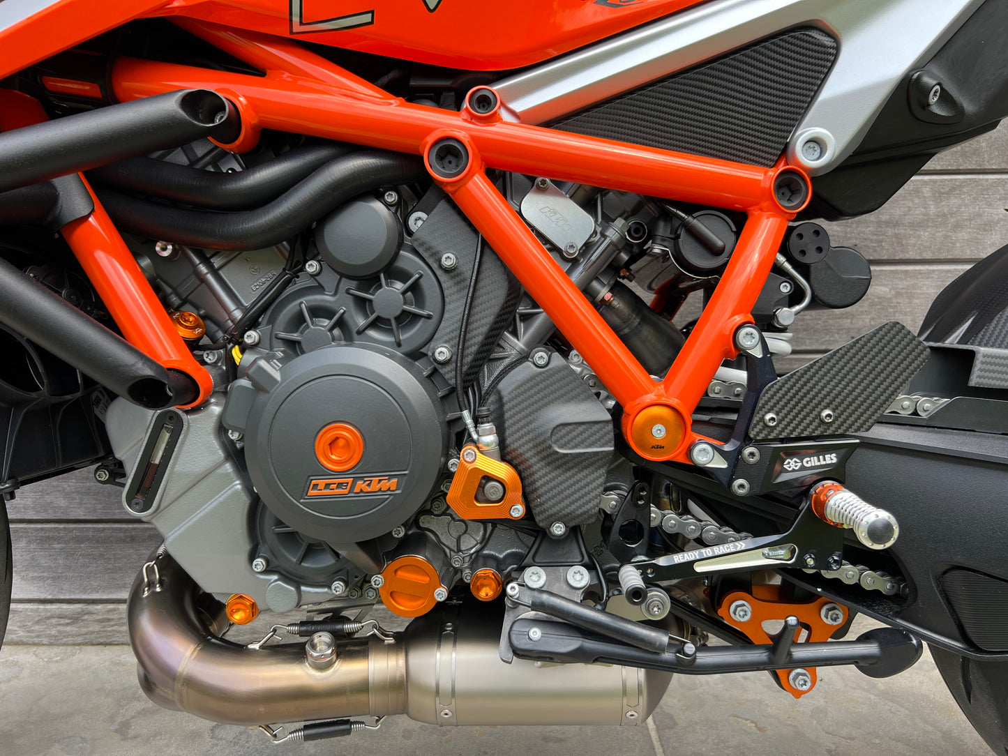 Akrapovic titanium uitlaatlijn