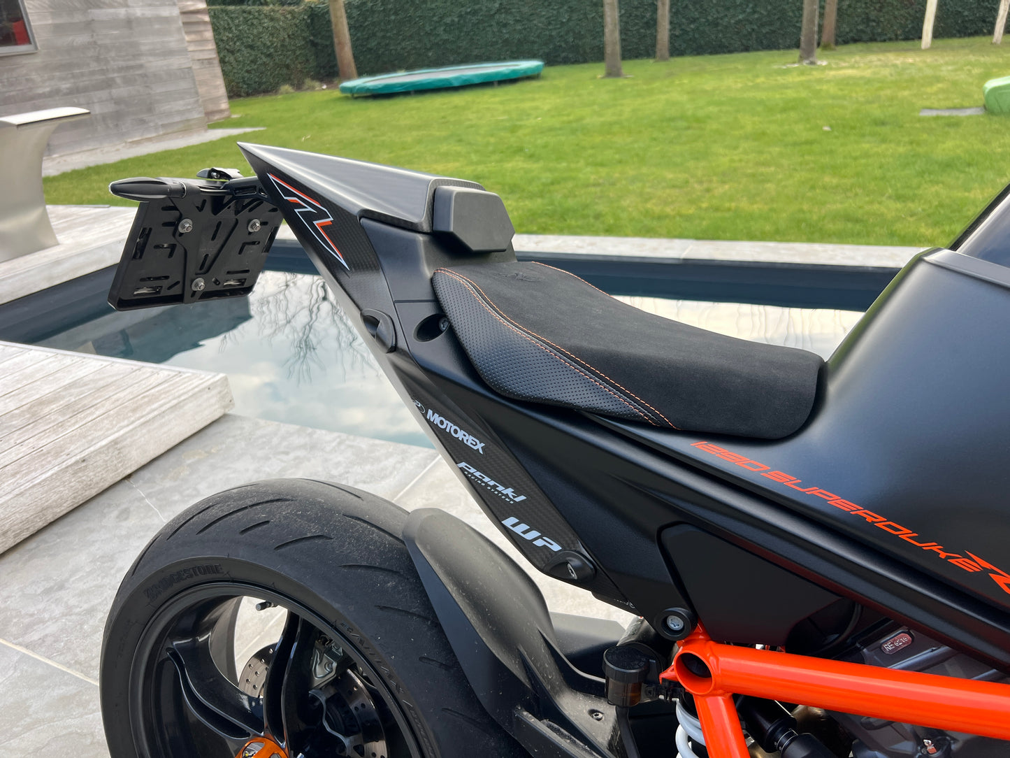 RR undertail carbon