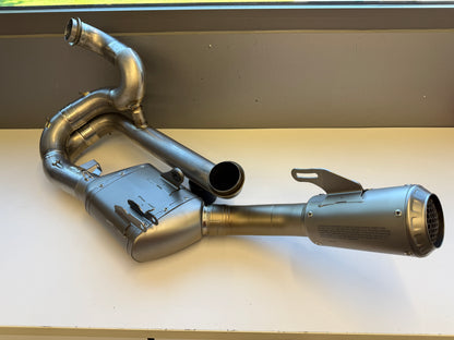 Akrapovic titanium uitlaatlijn