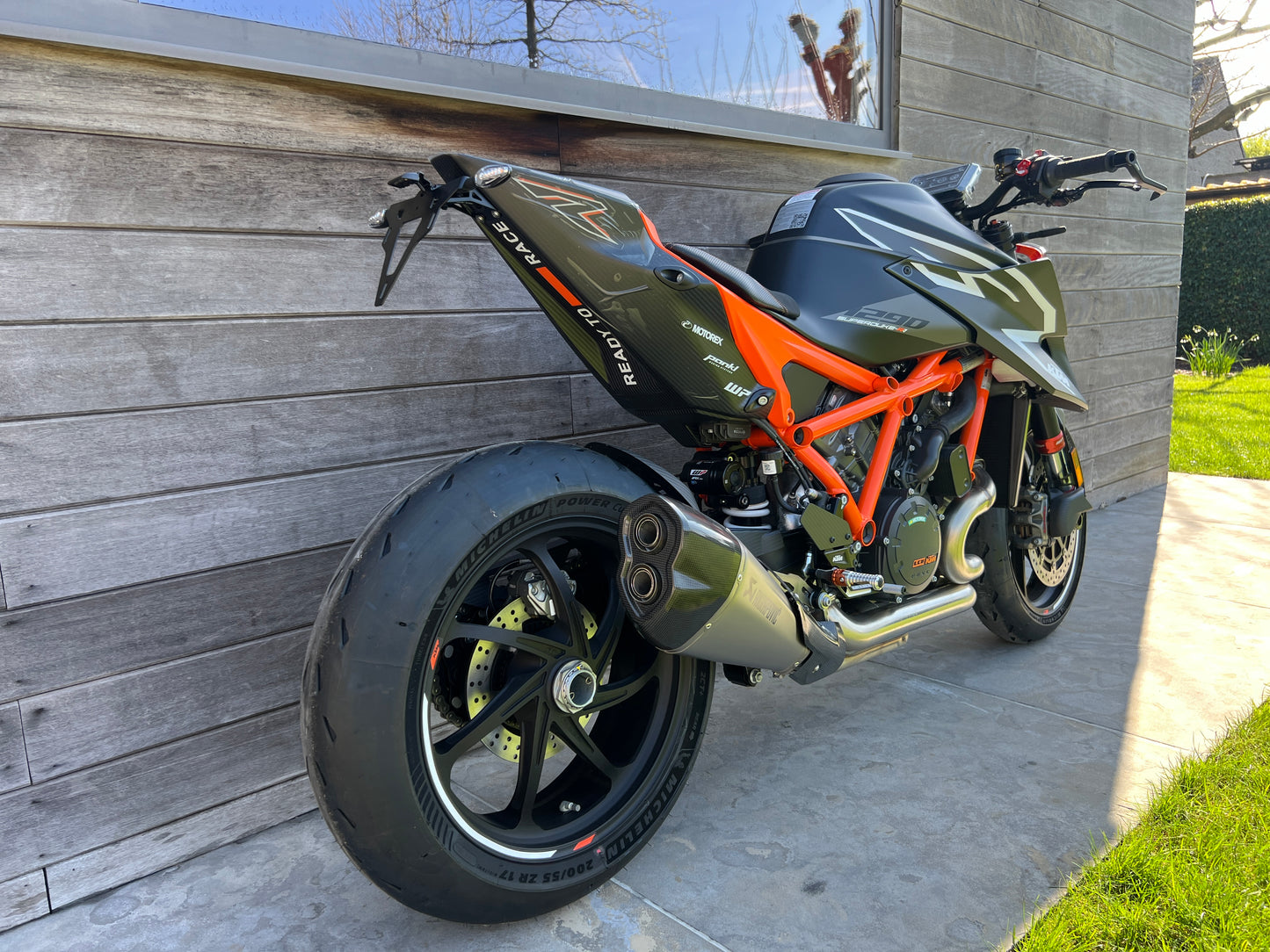 RR undertail carbon
