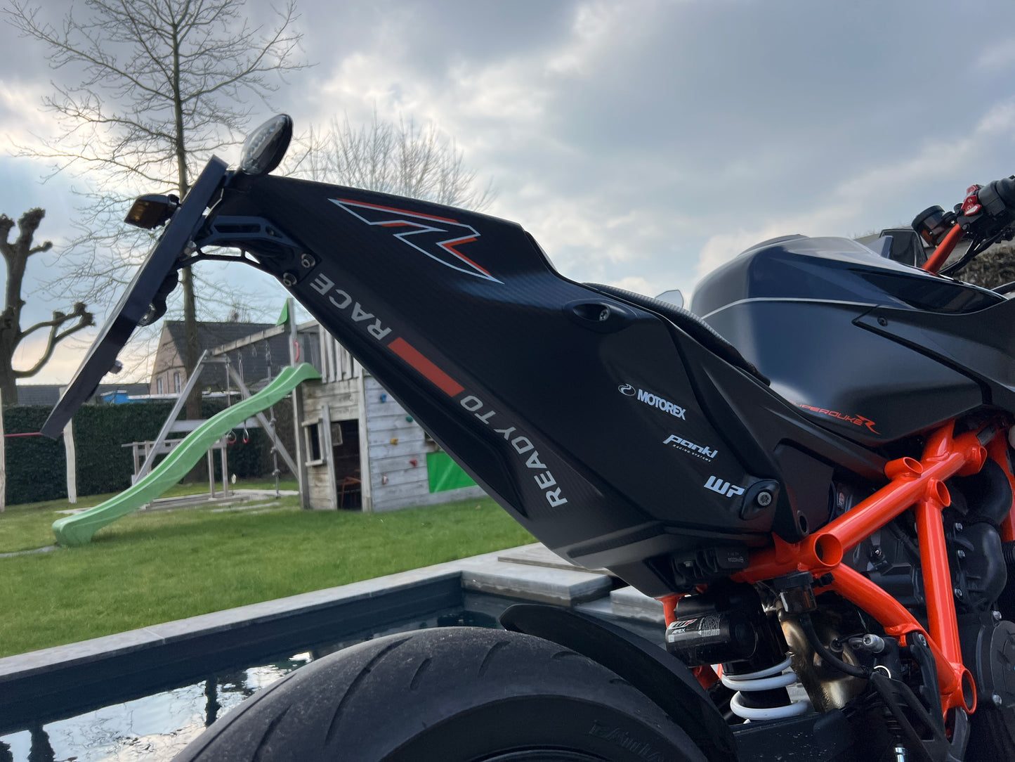 RR undertail carbon