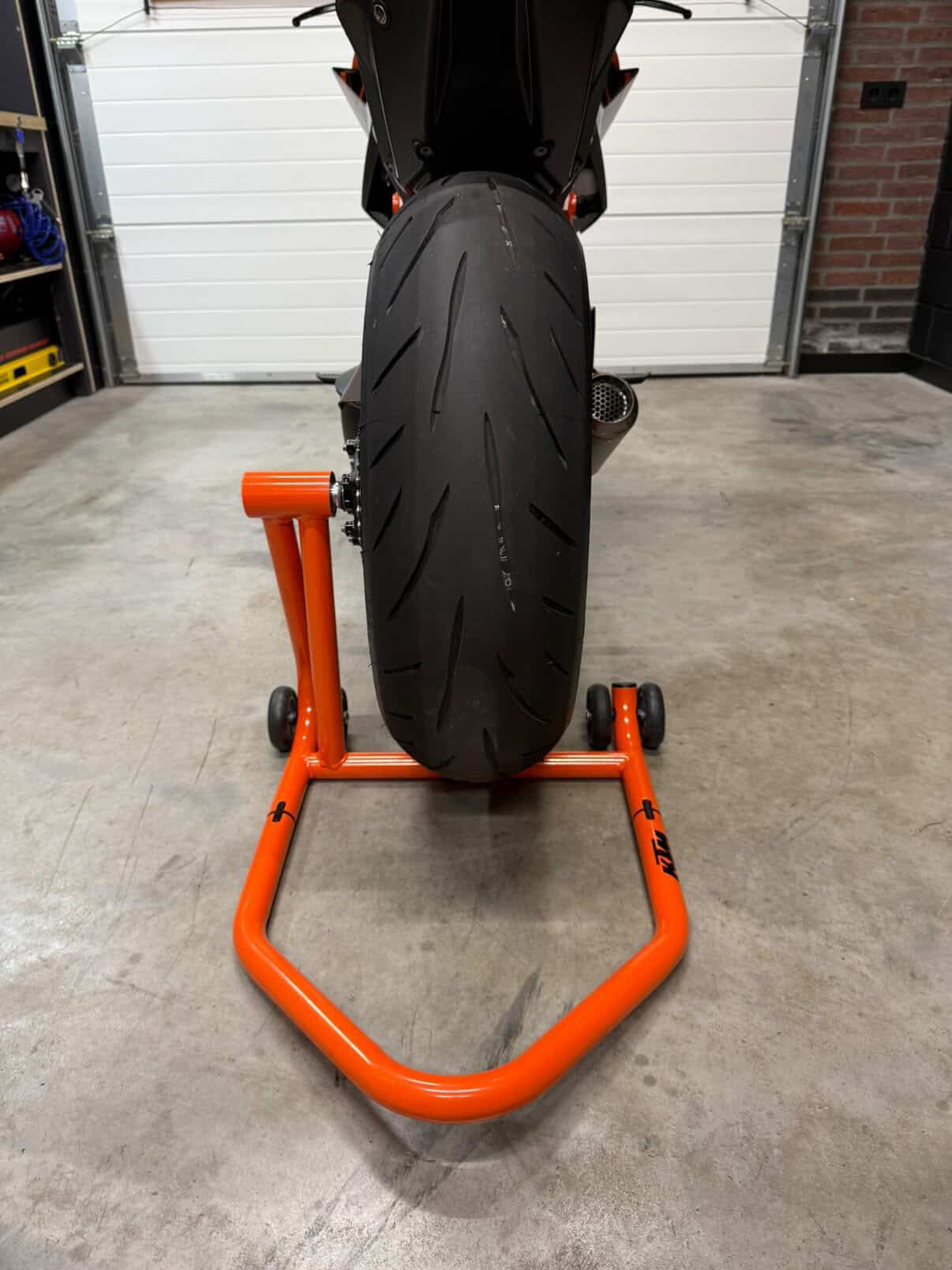 Paddockstand achter