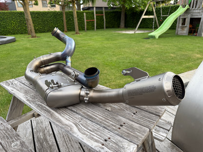 Gebruikte Akrapovic titanium uitlaatlijn