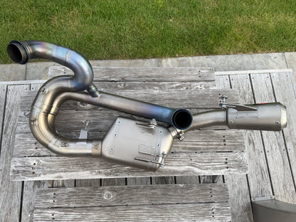 Gebruikte Akrapovic titanium uitlaatlijn