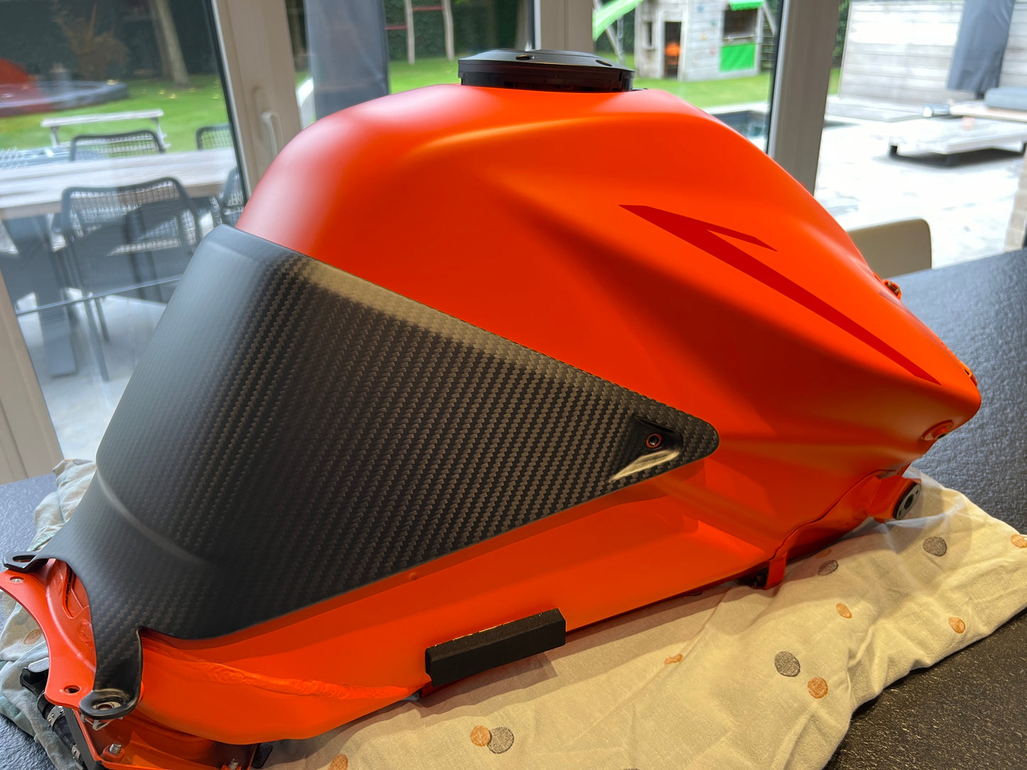 Kap rond tank carbon