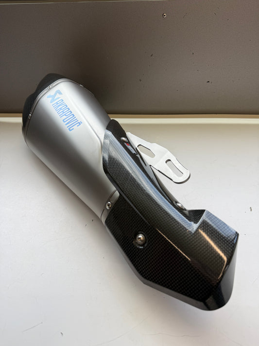 Gebruikte Akrapovic titanium uitlaatdemper