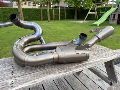 Gebruikte Akrapovic titanium uitlaatlijn