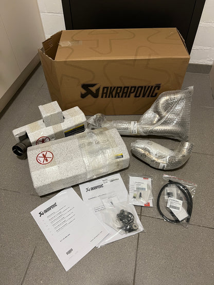 Akrapovic titanium uitlaatlijn