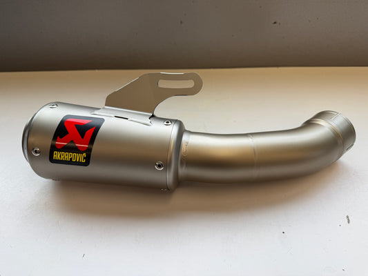 Gebruikte Akrapovic titanium uitlaatdemper evolution line