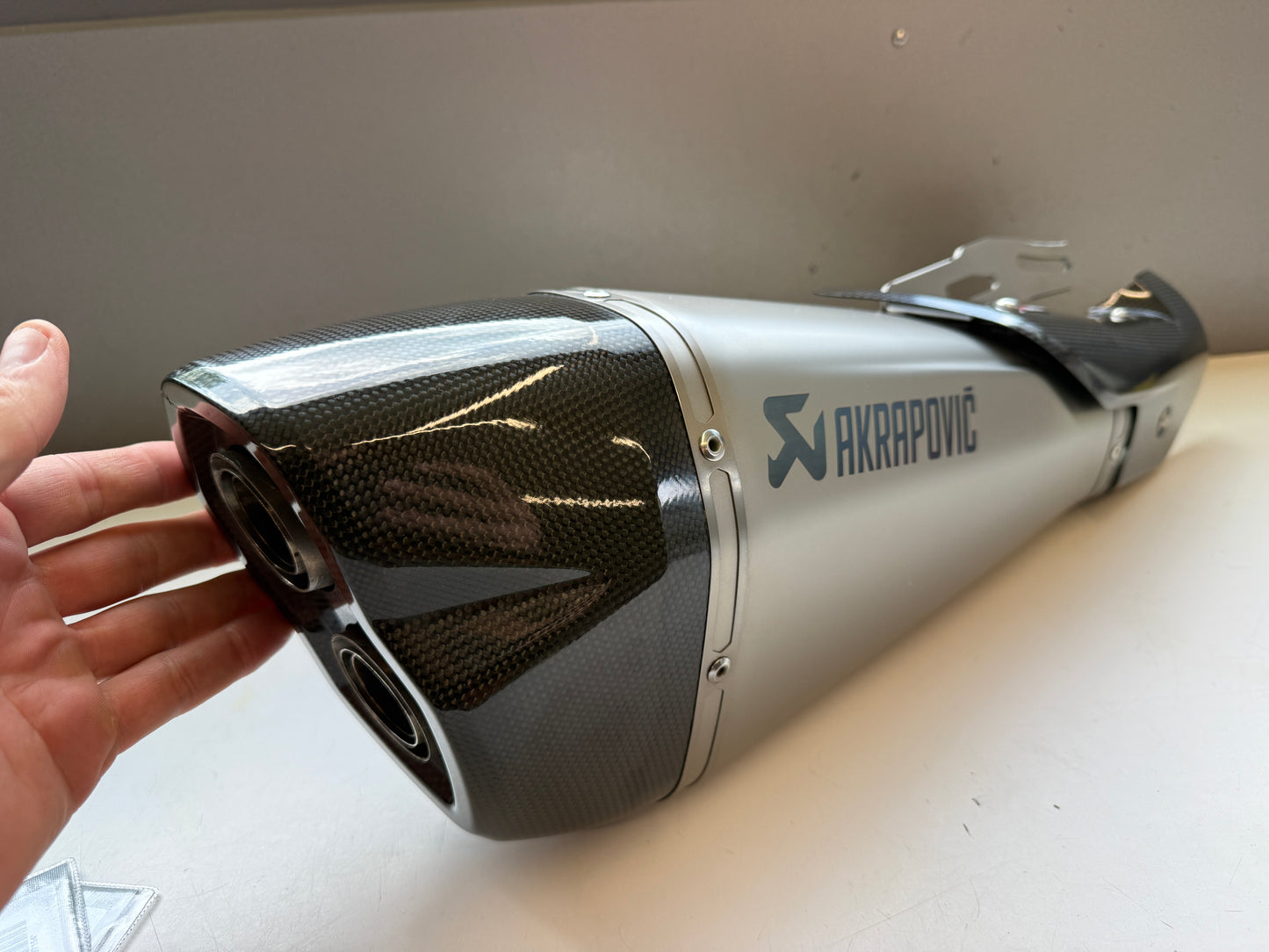 Gebruikte Akrapovic titanium uitlaatdemper